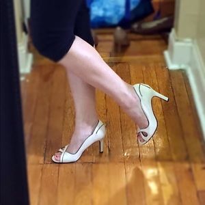 Beautiful white shoes size 5.5